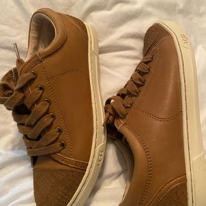 UGG Size 7 LIKE NEW